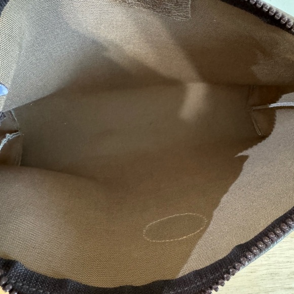 Gucci Brown Toiletry Bag with Monogram Design - Picture 11 of 13